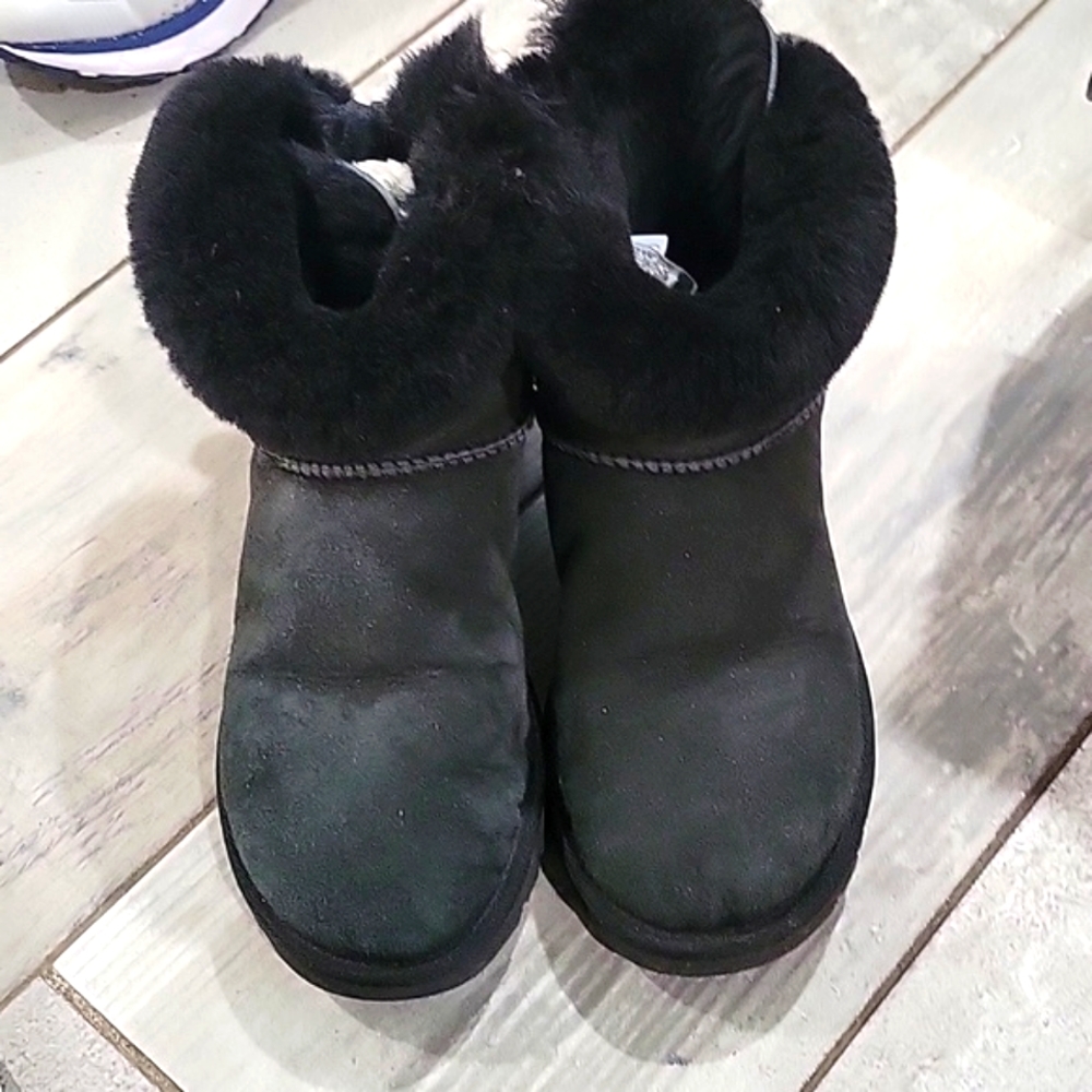 Uggs black  ankle  with 1 bow boots size 6 #3s